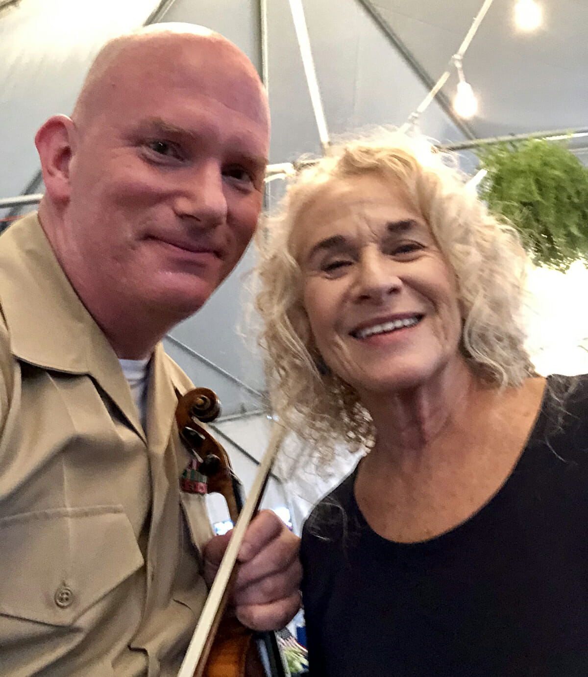 Peter takes a selfie with songwriting legend Carole King