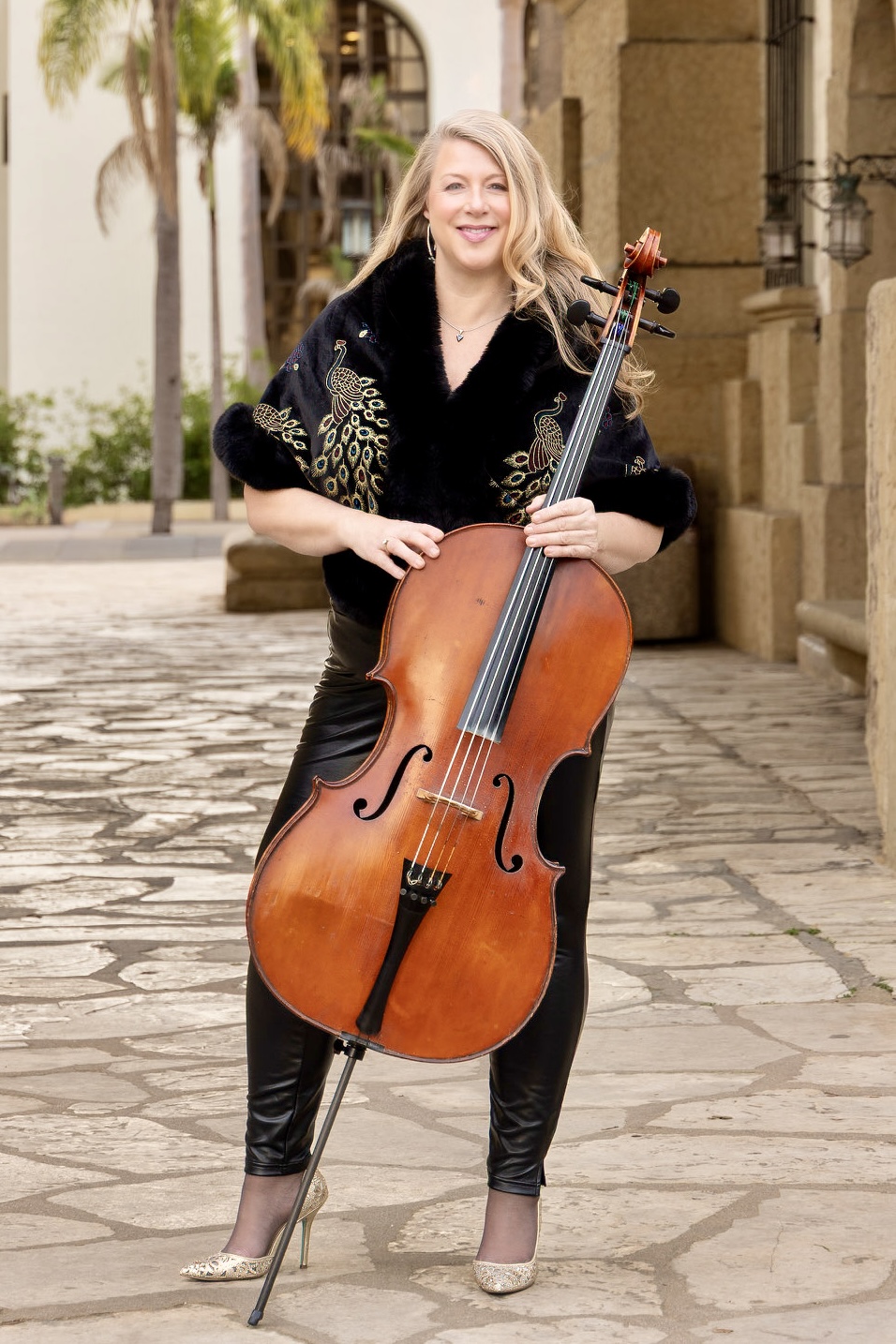 cellist Jennifer Kloetzel